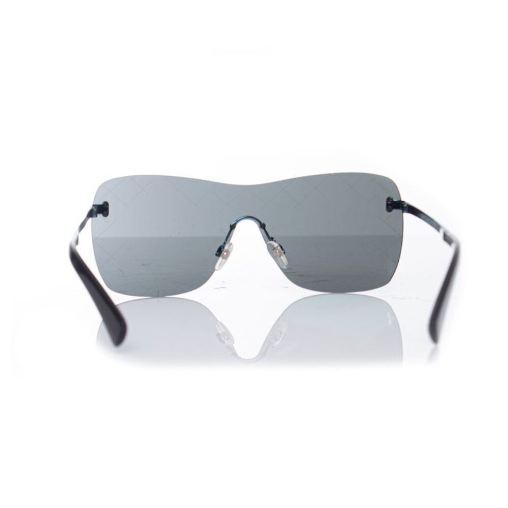 Chanel Shield quilted sunglasses in blue - Picture 5 of 8